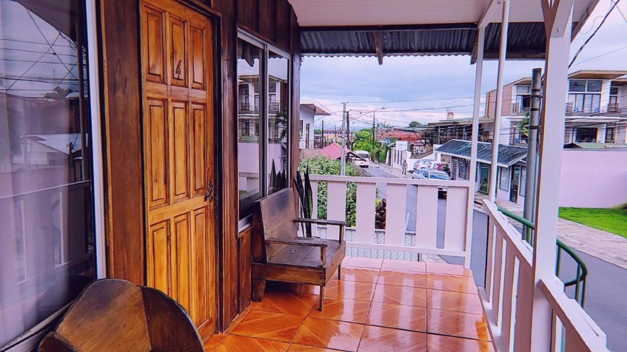 Alpha Arenal Hostel La Fortuna Exterior photo